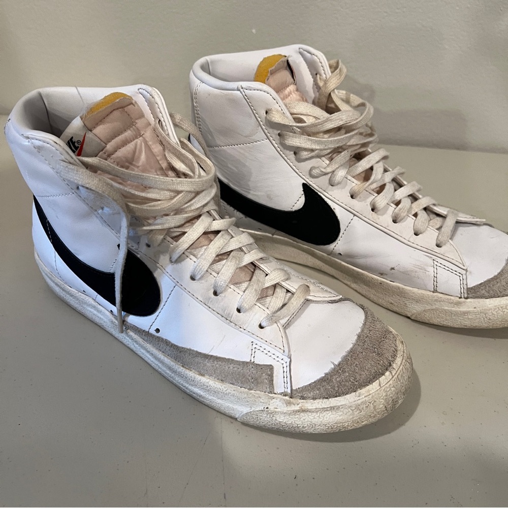 Nike Women's Blazer Mid 77 Shoes - Size 12